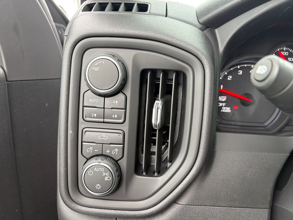 Chevrolet Silverado 1500  2026 à Saint-Eustache, Québec - 7 - w1024h768px