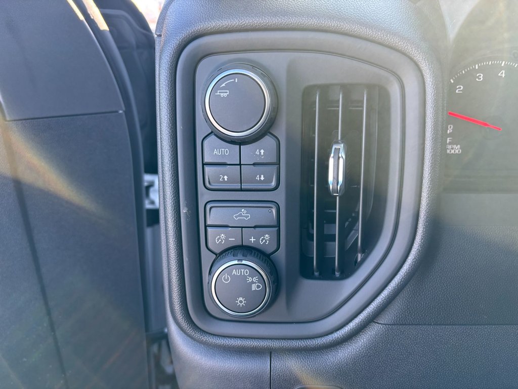2026 Chevrolet Silverado 1500 in Saint-Eustache, Quebec - 9 - w1024h768px