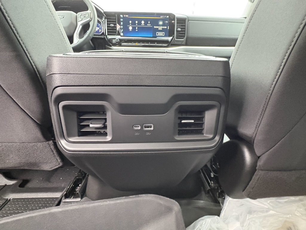 Chevrolet Silverado 1500  2026 à Saint-Eustache, Québec - 16 - w1024h768px