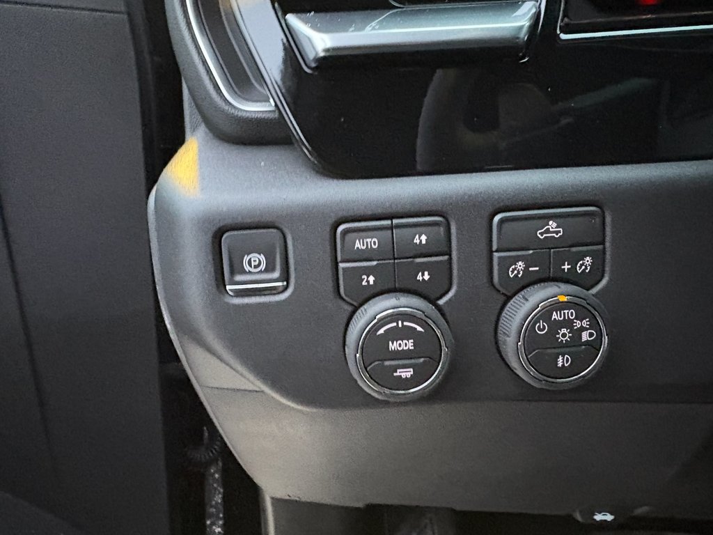 Chevrolet Silverado 1500  2026 à Saint-Eustache, Québec - 9 - w1024h768px