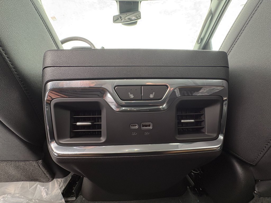 Chevrolet Silverado 2500 HD  2026 à Saint-Eustache, Québec - 18 - w1024h768px