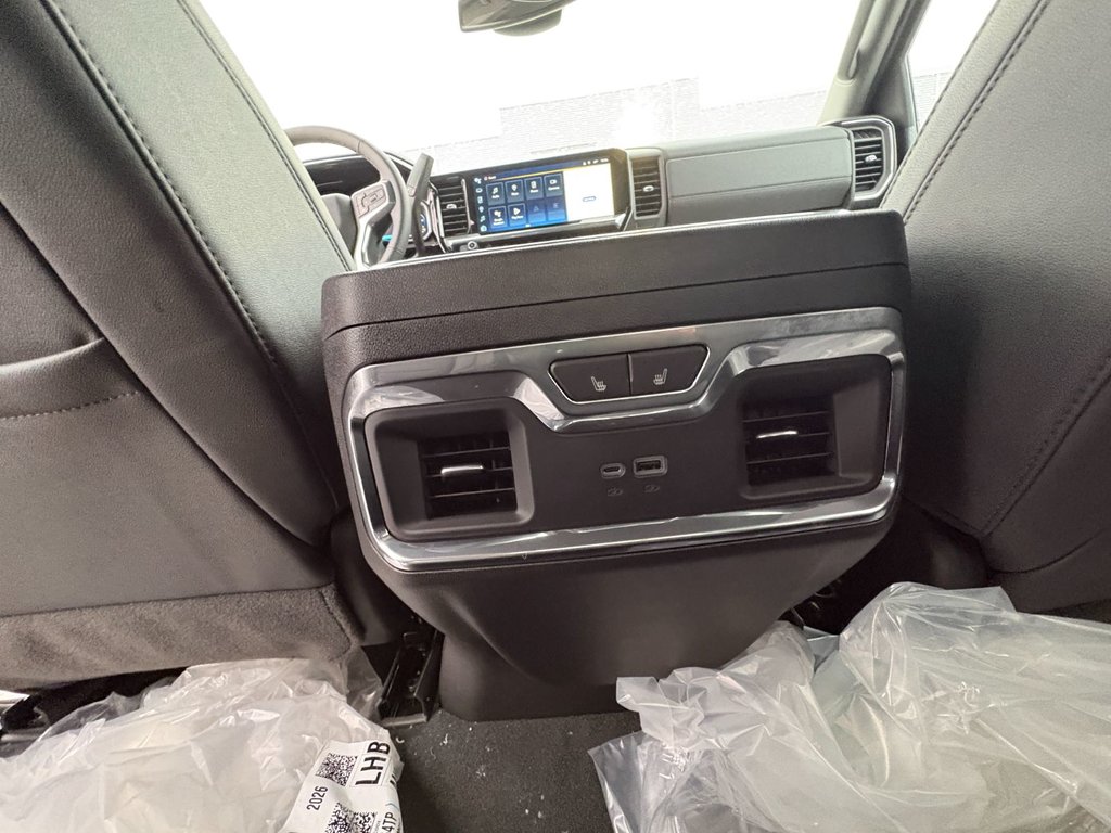 Chevrolet Silverado 2500 HD  2026 à Saint-Eustache, Québec - 16 - w1024h768px