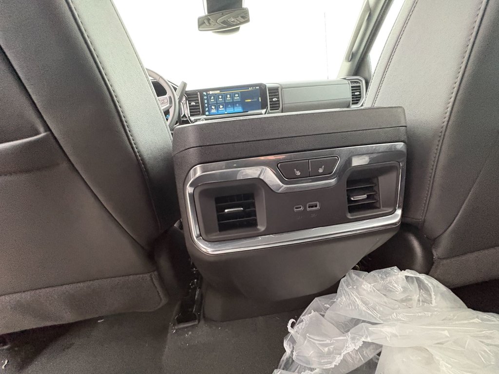 Chevrolet Silverado 2500 HD  2026 à Saint-Eustache, Québec - 14 - w1024h768px