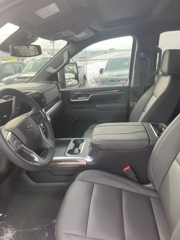 Chevrolet Silverado 2500 HD  2026 à Saint-Eustache, Québec - 9 - w1024h768px