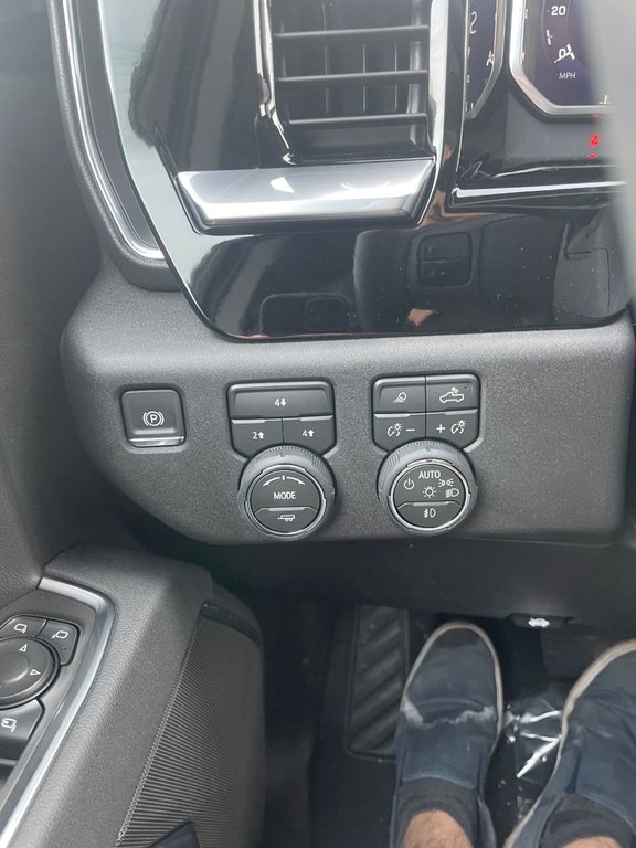 Chevrolet Silverado 2500 HD  2026 à Saint-Eustache, Québec - 8 - w1024h768px