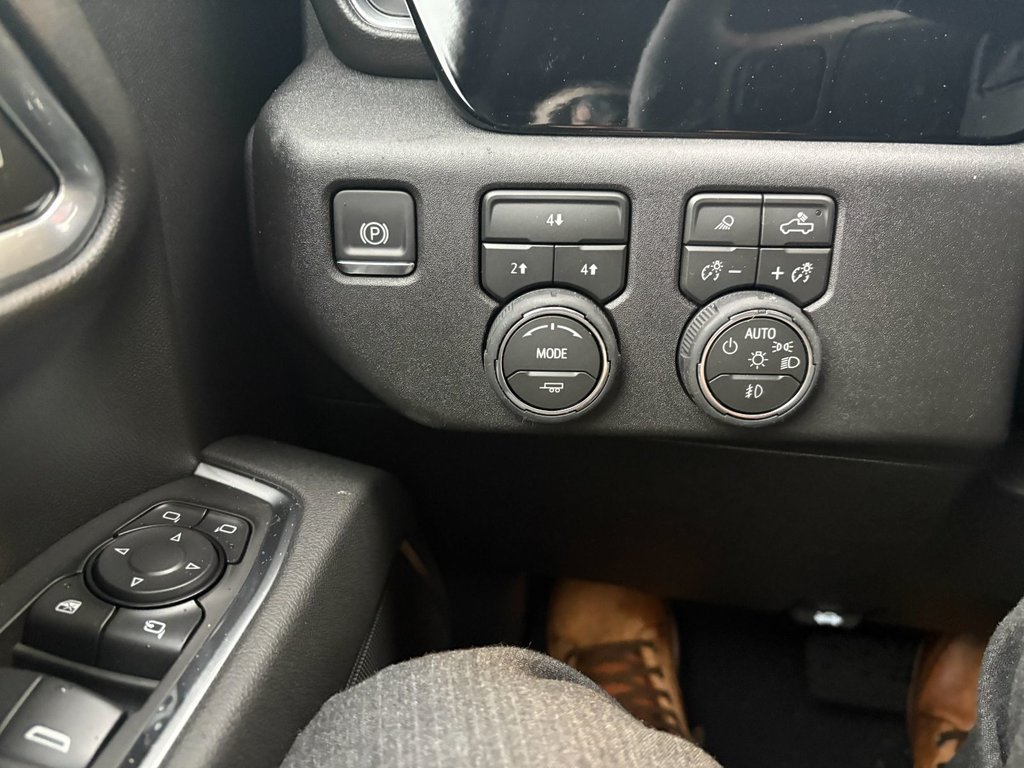 Chevrolet Silverado 2500 HD  2026 à Saint-Eustache, Québec - 12 - w1024h768px