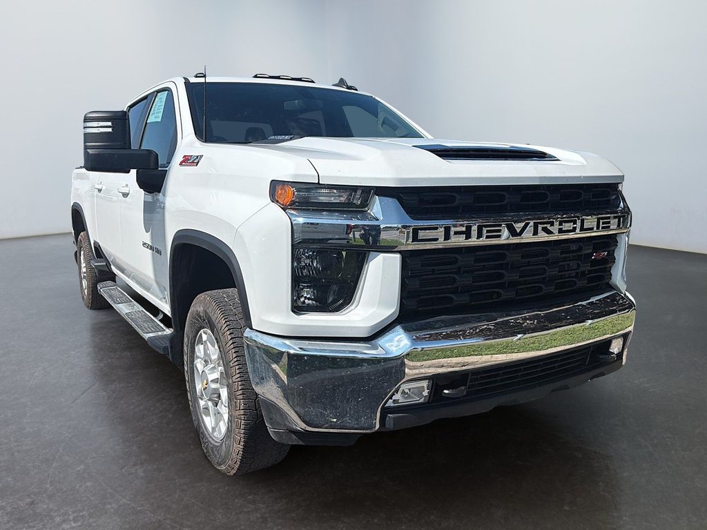 Chevrolet Silverado 2500HD  2023 à Saint-Eustache, Québec - 2 - w1024h768px