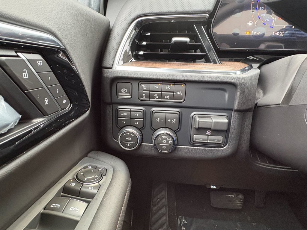 Chevrolet Suburban  2026 à Saint-Eustache, Québec - 14 - w1024h768px