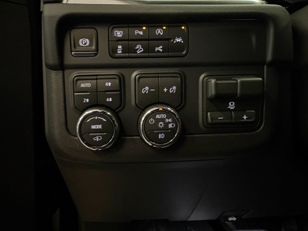 Chevrolet Suburban  2026 à Saint-Eustache, Québec - 13 - w1024h768px