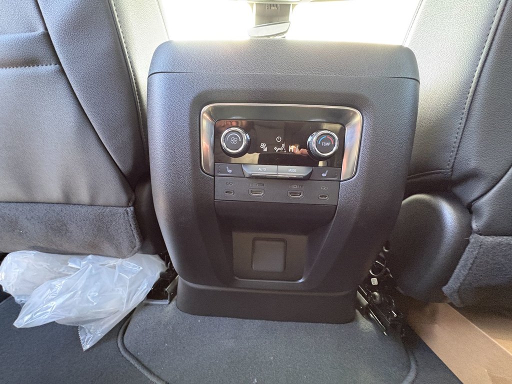 2026 Chevrolet Tahoe in Saint-Eustache, Quebec - 22 - w1024h768px