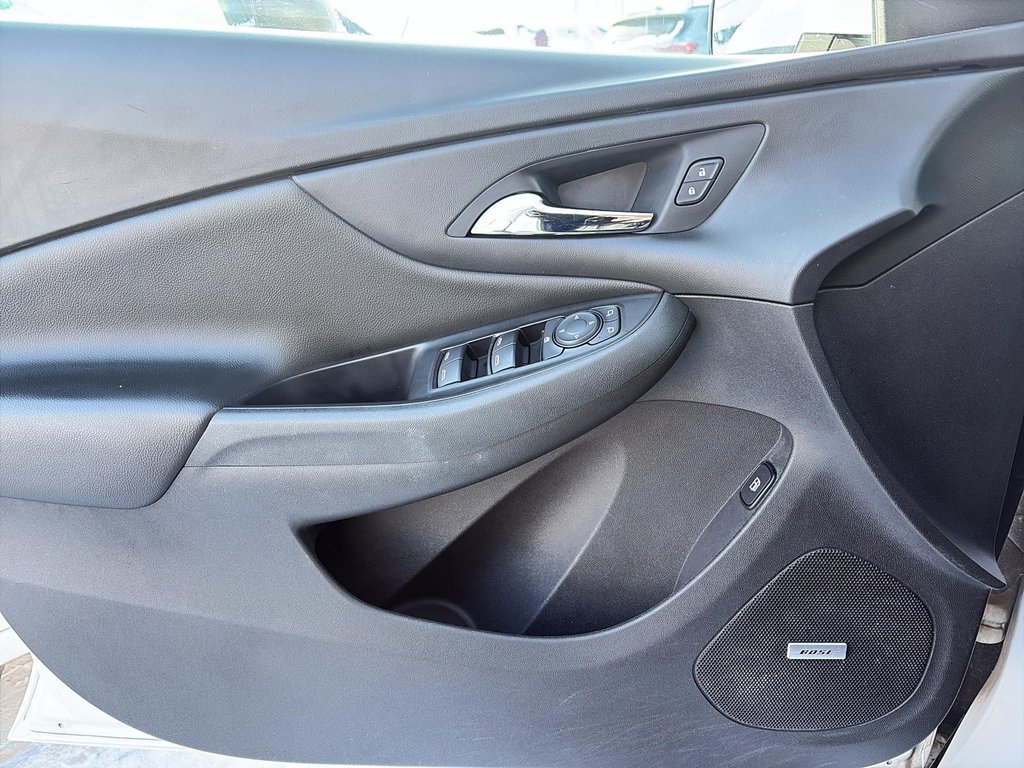 2017 Chevrolet Volt in Saint-Eustache, Quebec - 8 - w1024h768px