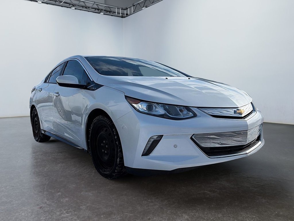 2017 Chevrolet Volt in Saint-Eustache, Quebec - 3 - w1024h768px