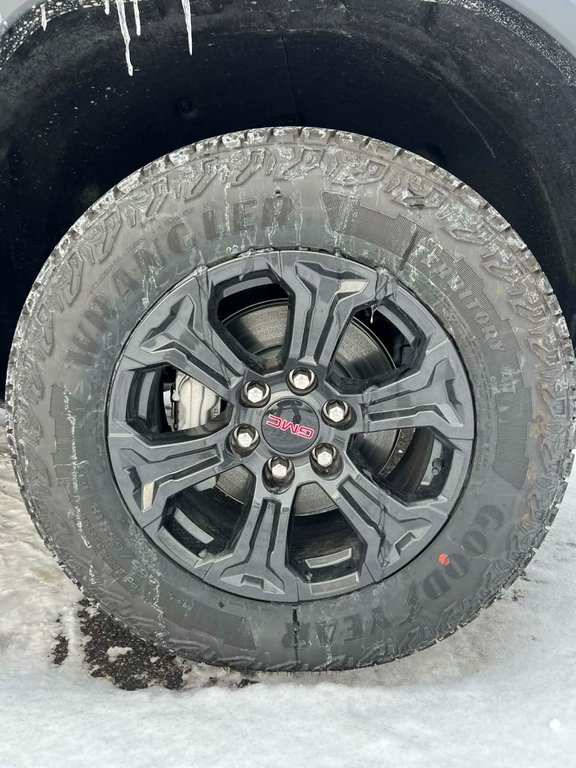 GMC Canyon  2025 à Saint-Eustache, Québec - 5 - w1024h768px