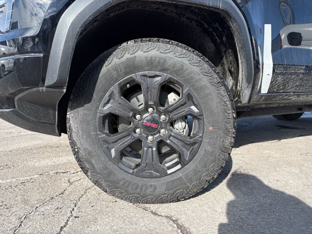 GMC Canyon  2025 à Saint-Eustache, Québec - 6 - w1024h768px