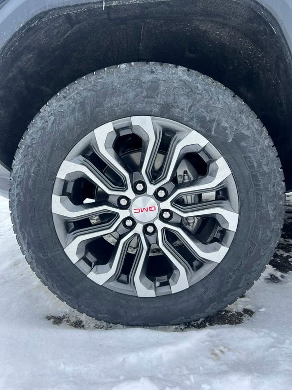 2025 GMC Canyon in Saint-Eustache, Quebec - 3 - w1024h768px