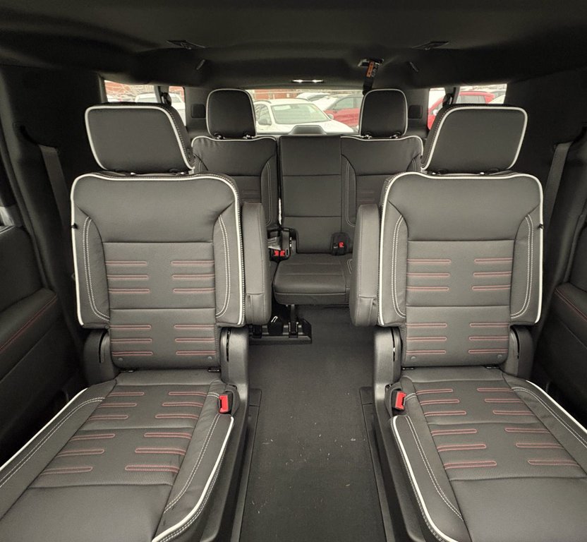 2026 GMC Yukon XL in Saint-Eustache, Quebec - 16 - w1024h768px