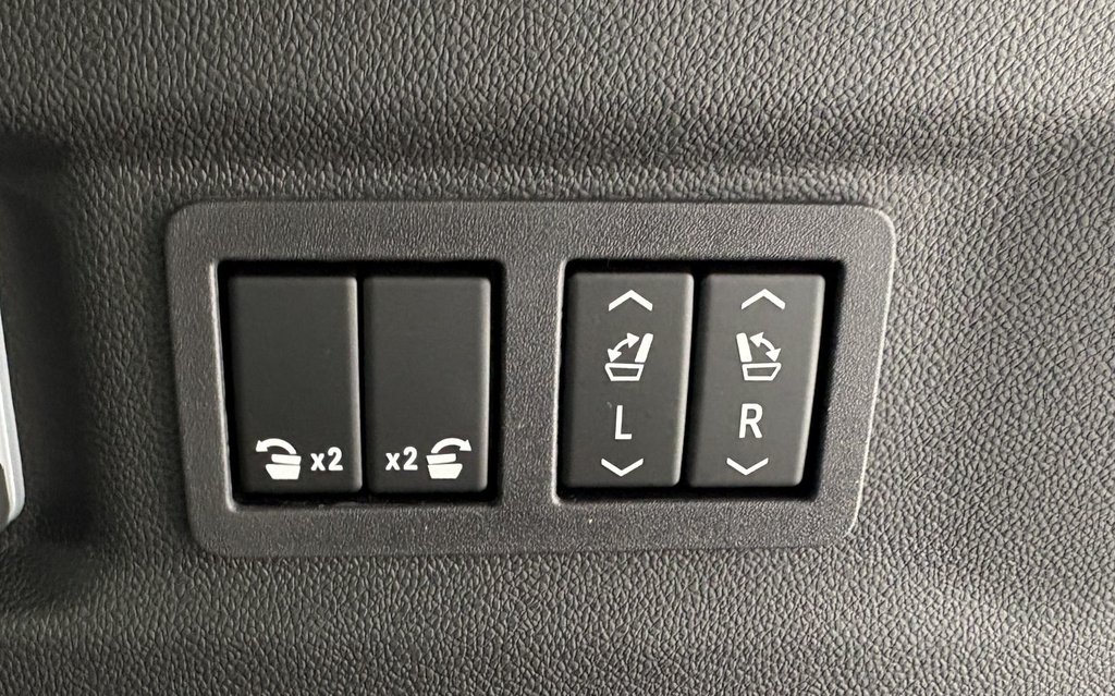 2026 GMC Yukon XL in Saint-Eustache, Quebec - 24 - w1024h768px