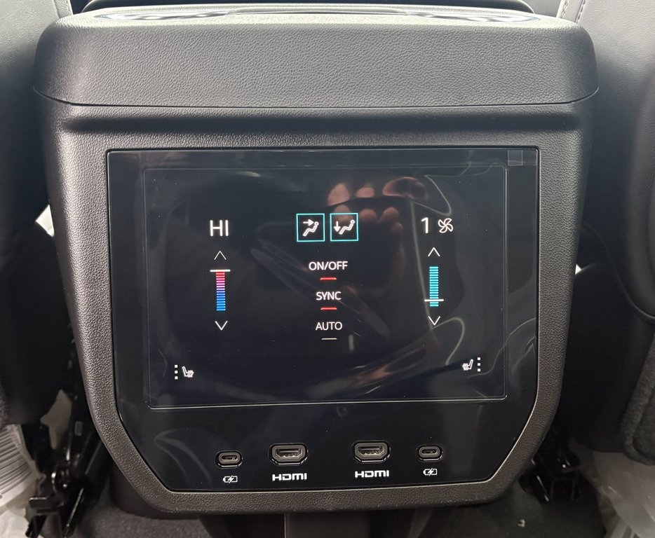 2026 GMC Yukon XL in Saint-Eustache, Quebec - 18 - w1024h768px