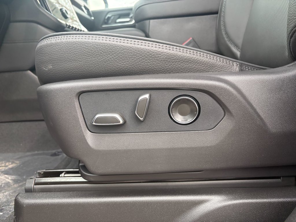 2026 GMC Yukon XL in Saint-Eustache, Quebec - 13 - w1024h768px