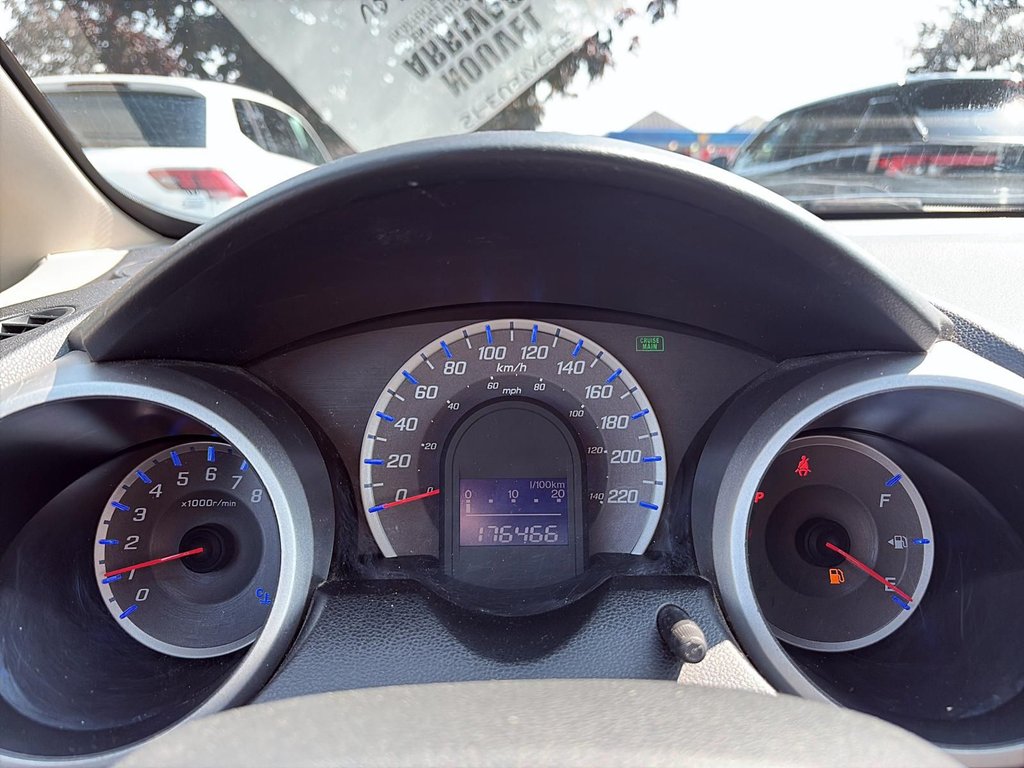 2013 Honda Fit in Saint-Eustache, Quebec - 10 - w1024h768px