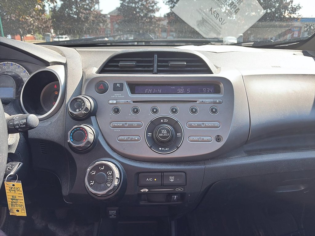2014 Honda Fit in Saint-Eustache, Quebec - 8 - w1024h768px