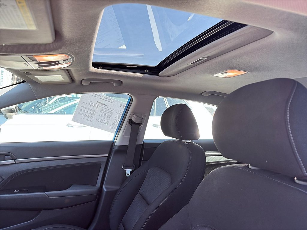 2017 Hyundai Elantra in Saint-Eustache, Quebec - 10 - w1024h768px