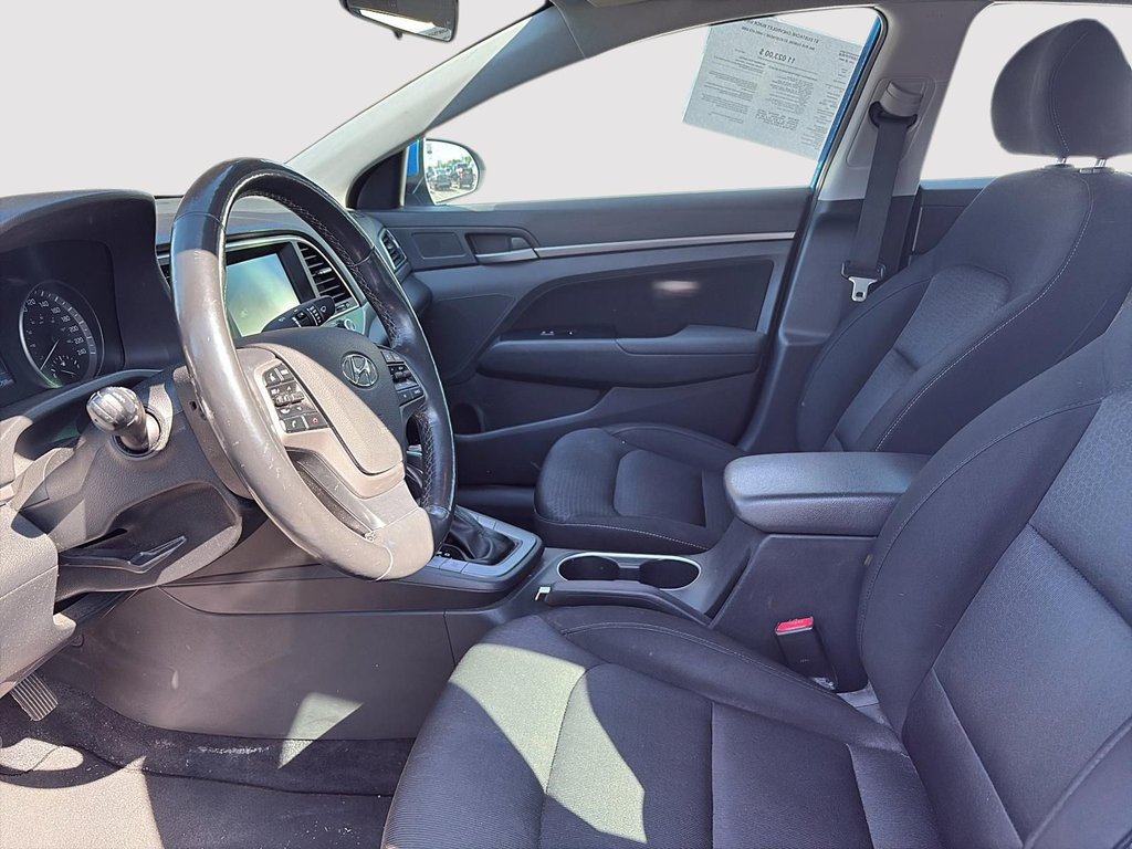 2017 Hyundai Elantra in Saint-Eustache, Quebec - 7 - w1024h768px
