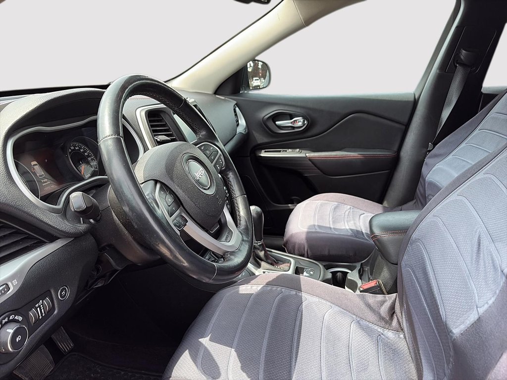 2015 Jeep Cherokee in Saint-Eustache, Quebec - 8 - w1024h768px
