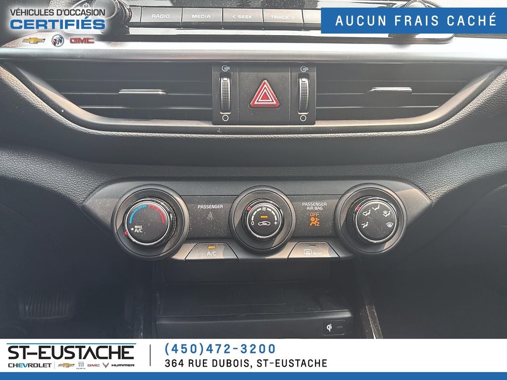 2023 Kia Forte in Saint-Eustache, Quebec - 10 - w1024h768px