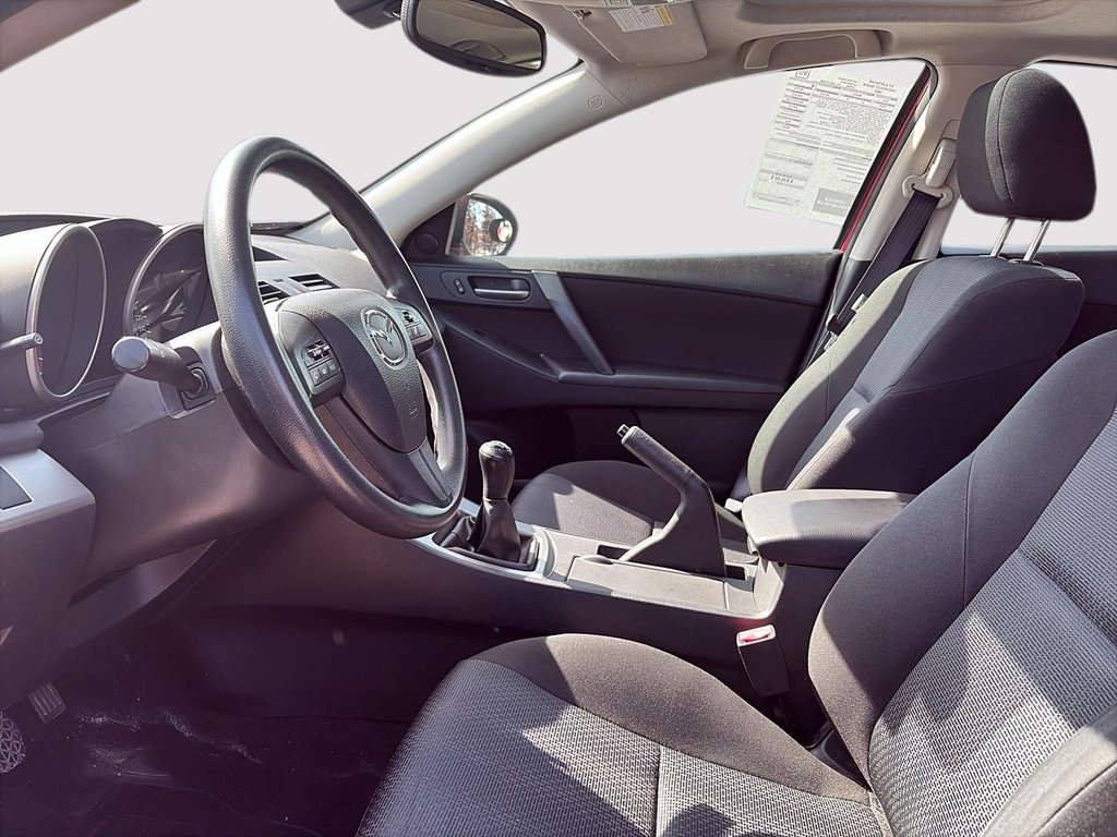 2010 Mazda 3 in Saint-Eustache, Quebec - 11 - w1024h768px