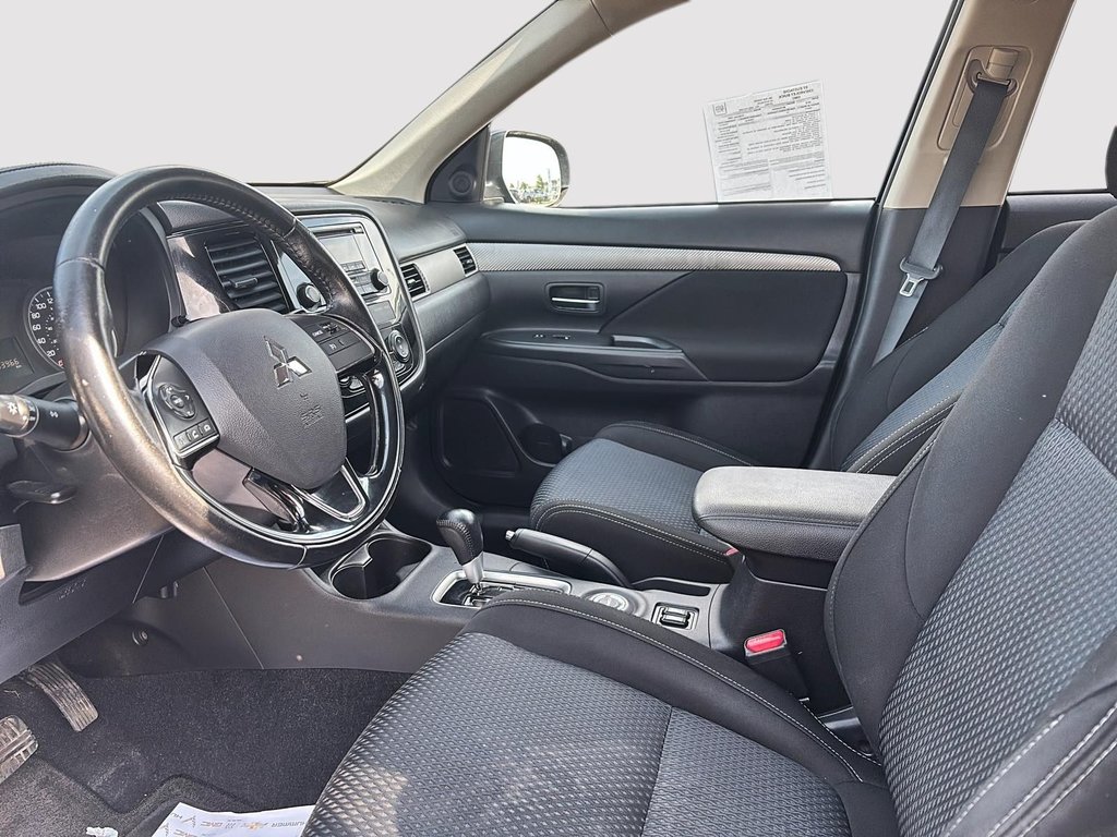2016 Mitsubishi Outlander in Saint-Eustache, Quebec - 12 - w1024h768px