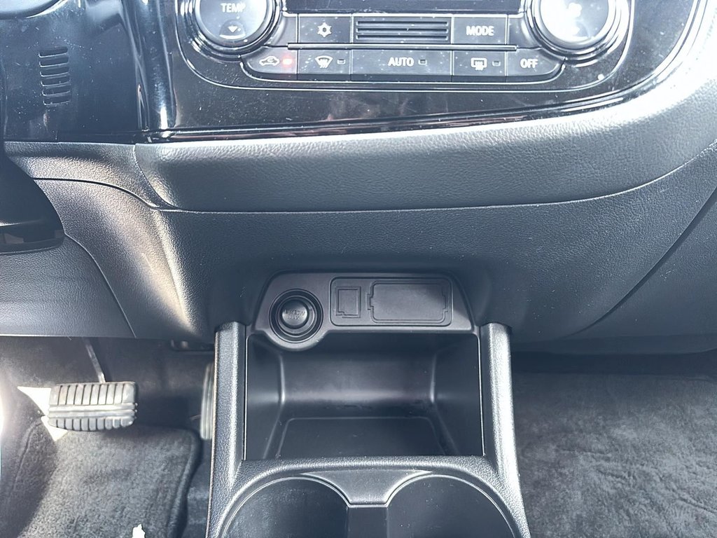 2016 Mitsubishi Outlander in Saint-Eustache, Quebec - 9 - w1024h768px