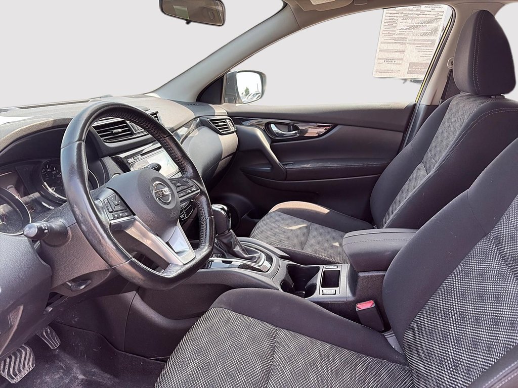 2017 Nissan Qashqai in Saint-Eustache, Quebec - 18 - w1024h768px