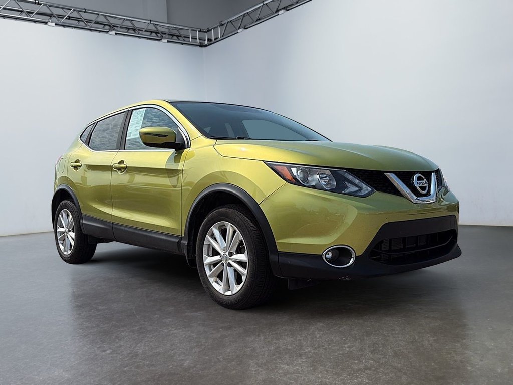 2017 Nissan Qashqai in Saint-Eustache, Quebec - 4 - w1024h768px