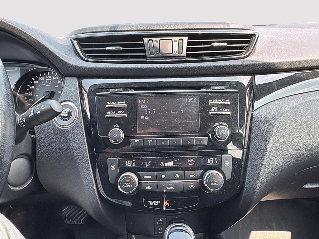 2017 Nissan Qashqai in Saint-Eustache, Quebec - 15 - w1024h768px