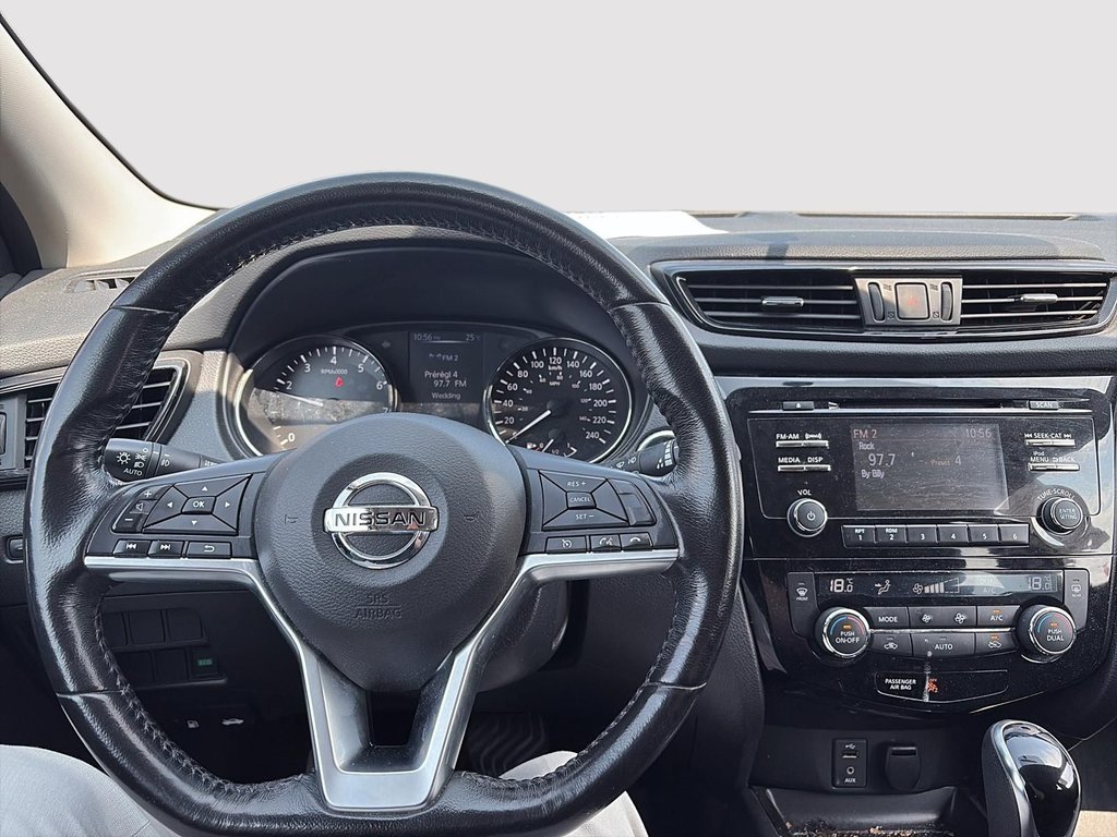 2017 Nissan Qashqai in Saint-Eustache, Quebec - 17 - w1024h768px