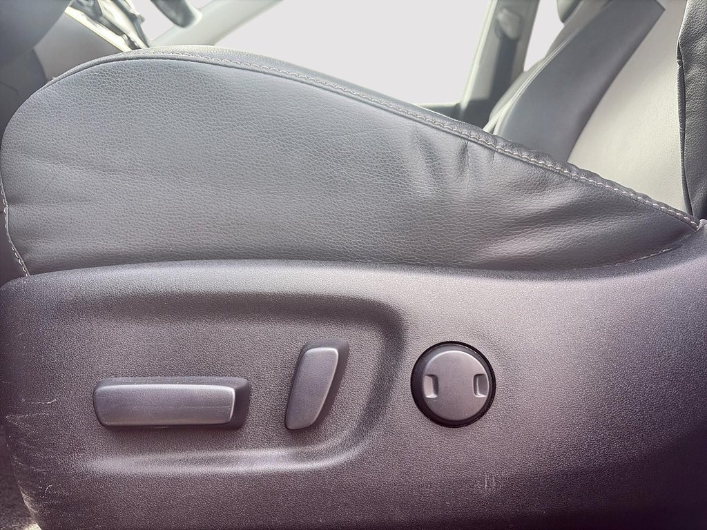 2015 Toyota RAV4 in Saint-Eustache, Quebec - 12 - w1024h768px