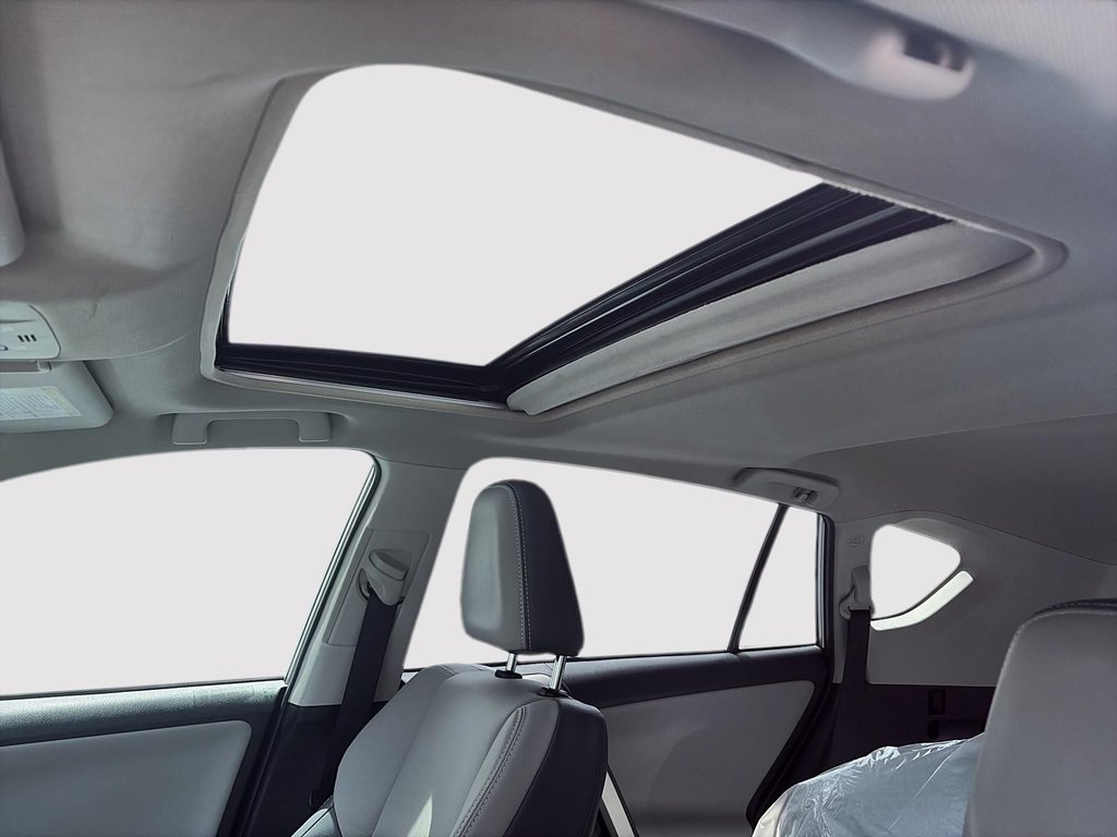 2015 Toyota RAV4 in Saint-Eustache, Quebec - 19 - w1024h768px