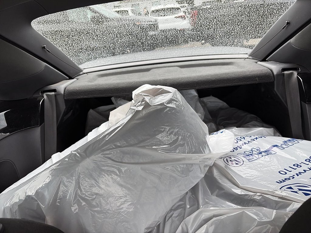 2018 Volkswagen Beetle in Saint-Eustache, Quebec - 12 - w1024h768px