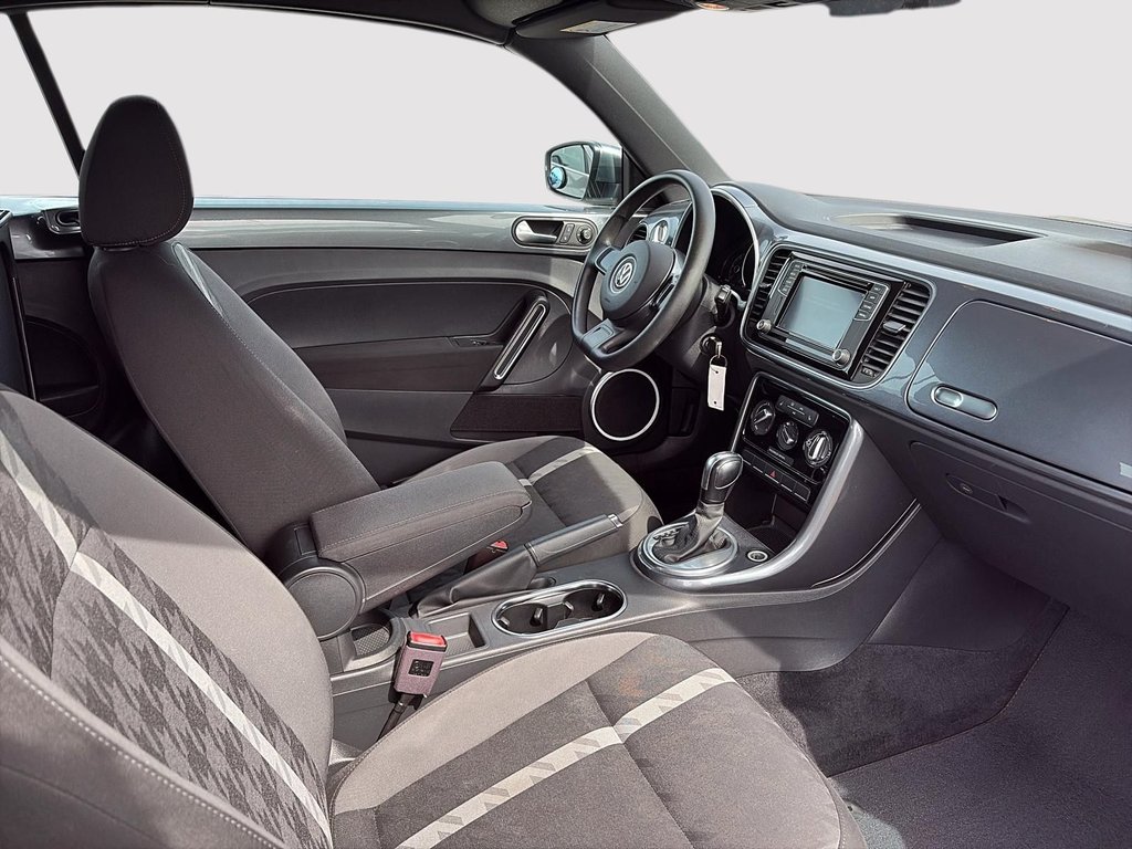 2018 Volkswagen Beetle in Saint-Eustache, Quebec - 21 - w1024h768px