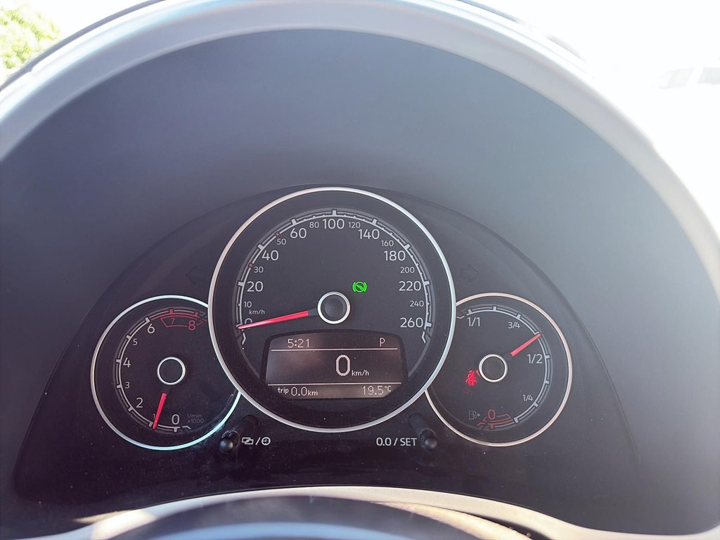 2018 Volkswagen Beetle in Saint-Eustache, Quebec - 9 - w1024h768px
