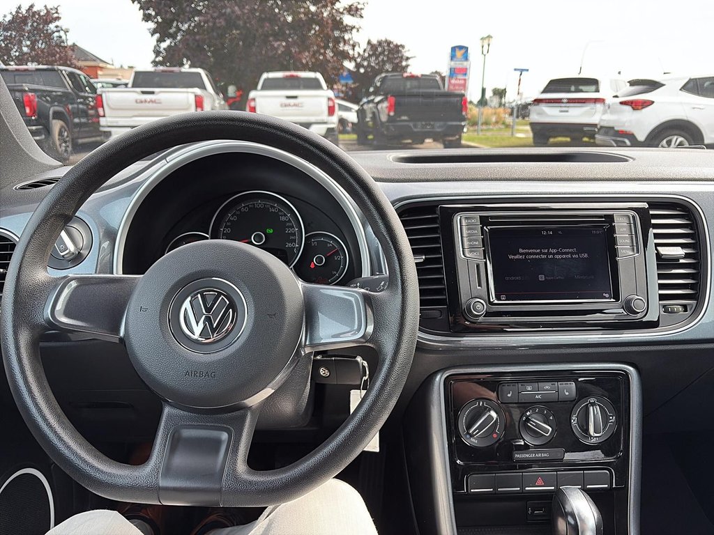 2018 Volkswagen Beetle in Saint-Eustache, Quebec - 18 - w1024h768px