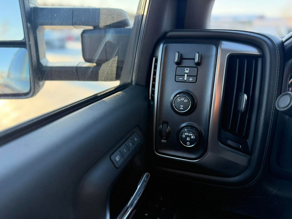 2017 Chevrolet Silverado 2500HD LTZ in Amqui, Quebec - 13 - w1024h768px