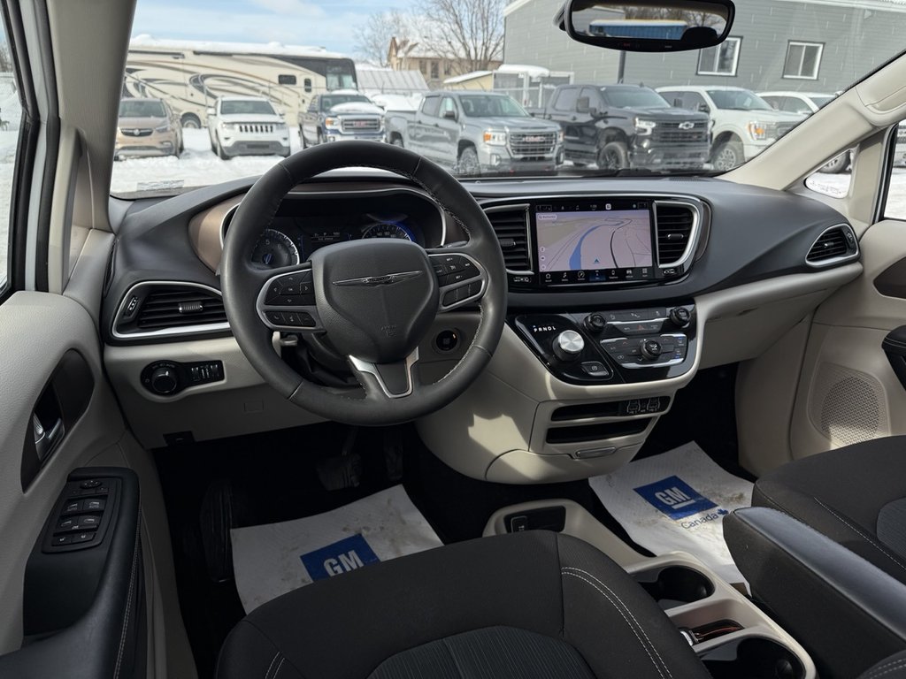 2022 Chrysler Grand Caravan SXT in Amqui, Quebec - 12 - w1024h768px