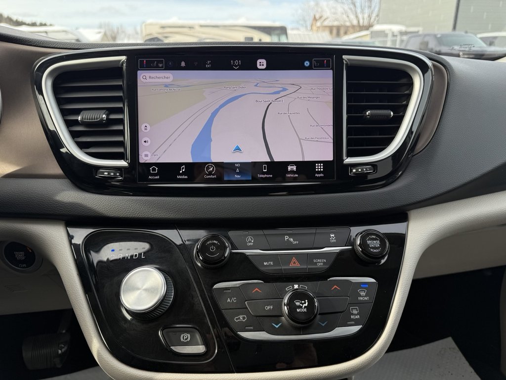 2022 Chrysler Grand Caravan SXT in Amqui, Quebec - 14 - w1024h768px
