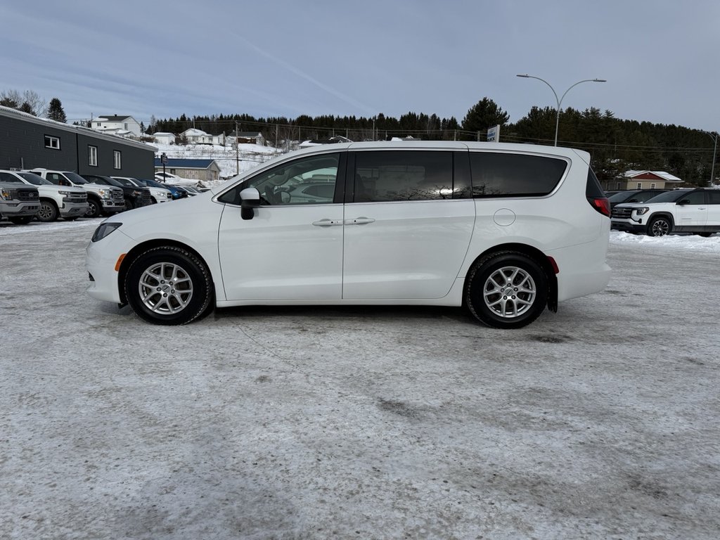 2022 Chrysler Grand Caravan SXT in Amqui, Quebec - 3 - w1024h768px