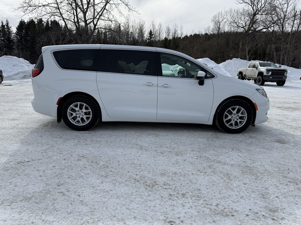 2022 Chrysler Grand Caravan SXT in Amqui, Quebec - 7 - w1024h768px