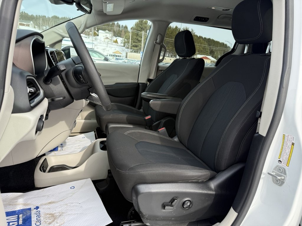 2022 Chrysler Grand Caravan SXT in Amqui, Quebec - 10 - w1024h768px