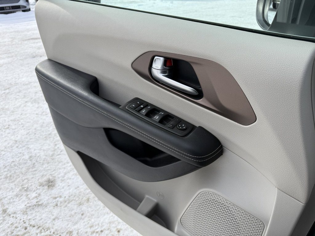 2022 Chrysler Grand Caravan SXT in Amqui, Quebec - 11 - w1024h768px