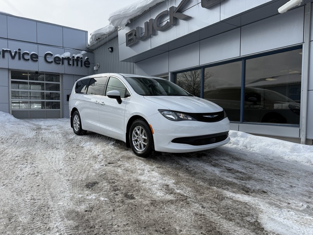 2022 Chrysler Grand Caravan SXT in Amqui, Quebec - 1 - w1024h768px